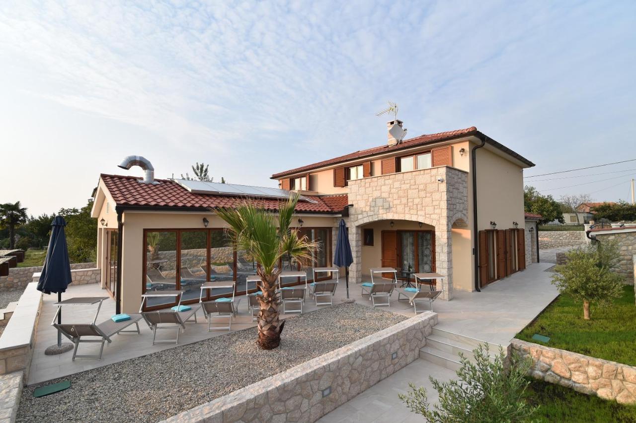 Villa Muskatel -With Heated Pool Brzac ภายนอก รูปภาพ