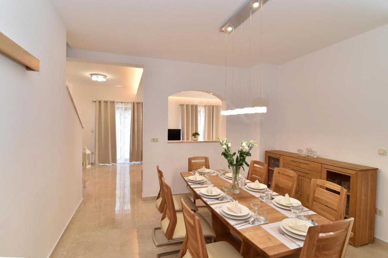 Villa Muskatel -With Heated Pool Brzac ภายนอก รูปภาพ