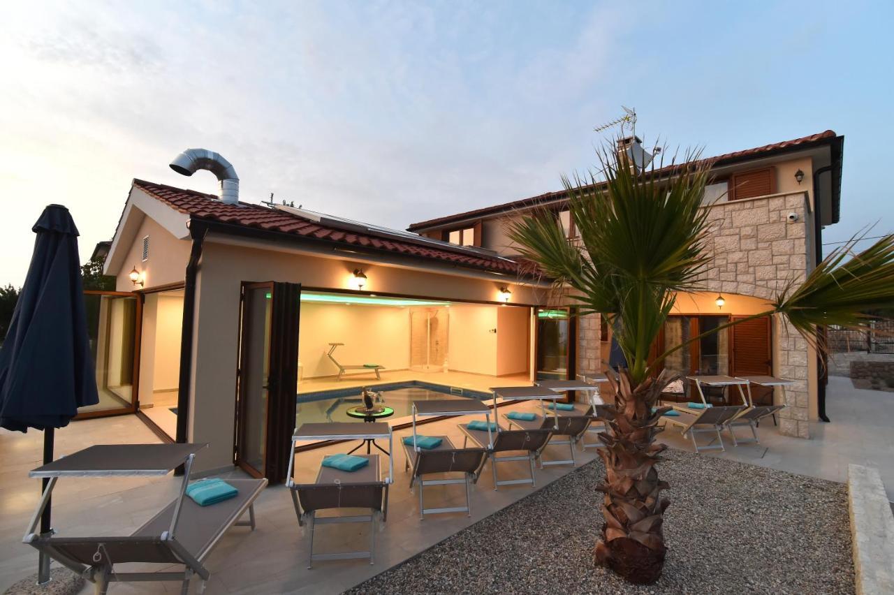 Villa Muskatel -With Heated Pool Brzac ภายนอก รูปภาพ