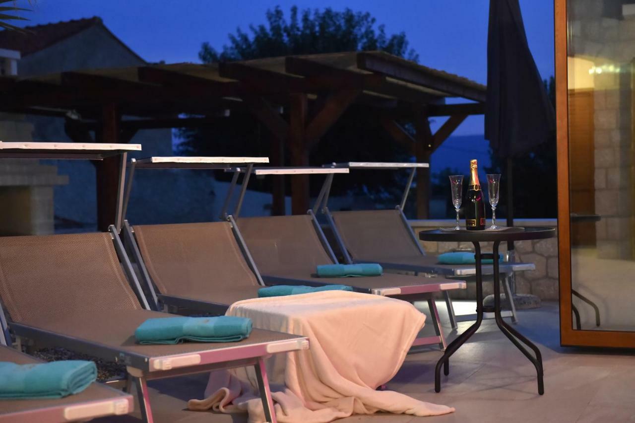 Villa Muskatel -With Heated Pool Brzac ภายนอก รูปภาพ