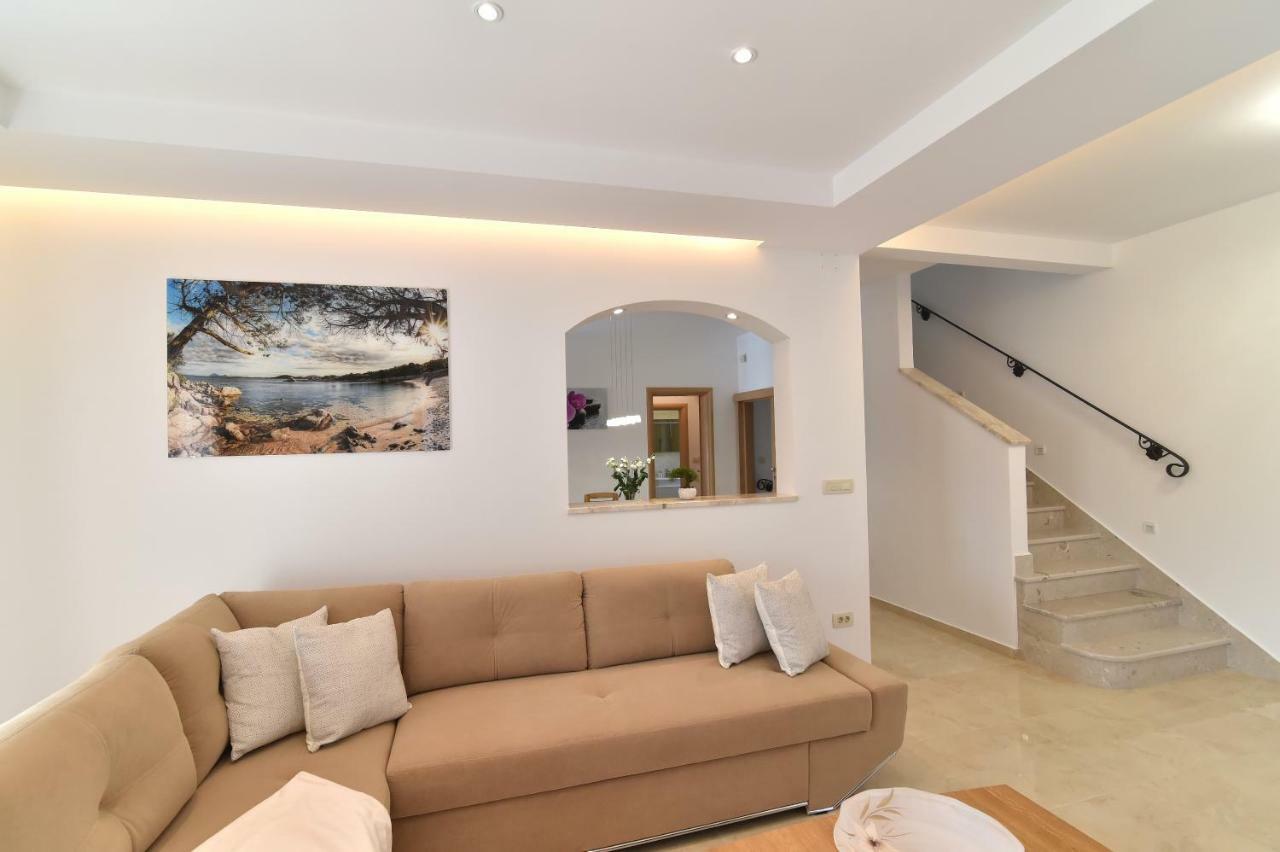 Villa Muskatel -With Heated Pool Brzac ภายนอก รูปภาพ